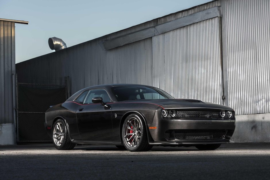 Dodge Challenger Hellcat din carbon