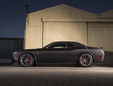 Dodge Challenger Hellcat din carbon