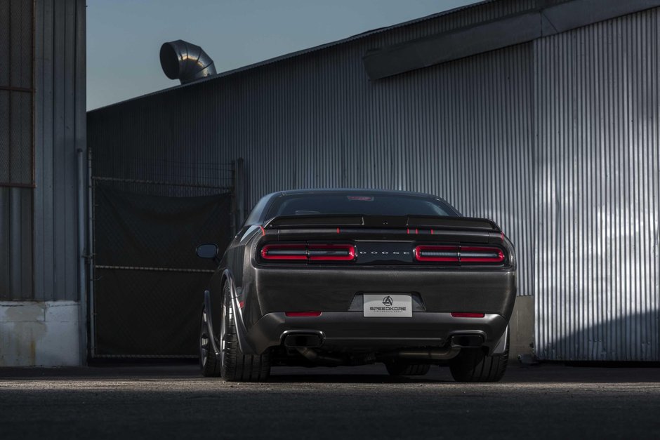 Dodge Challenger Hellcat din carbon