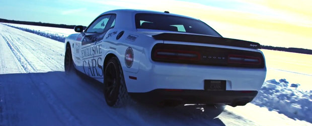 Dodge Challenger Hellcat isi trage anvelope de iarna si alearga pe gheata cu 274 km/h