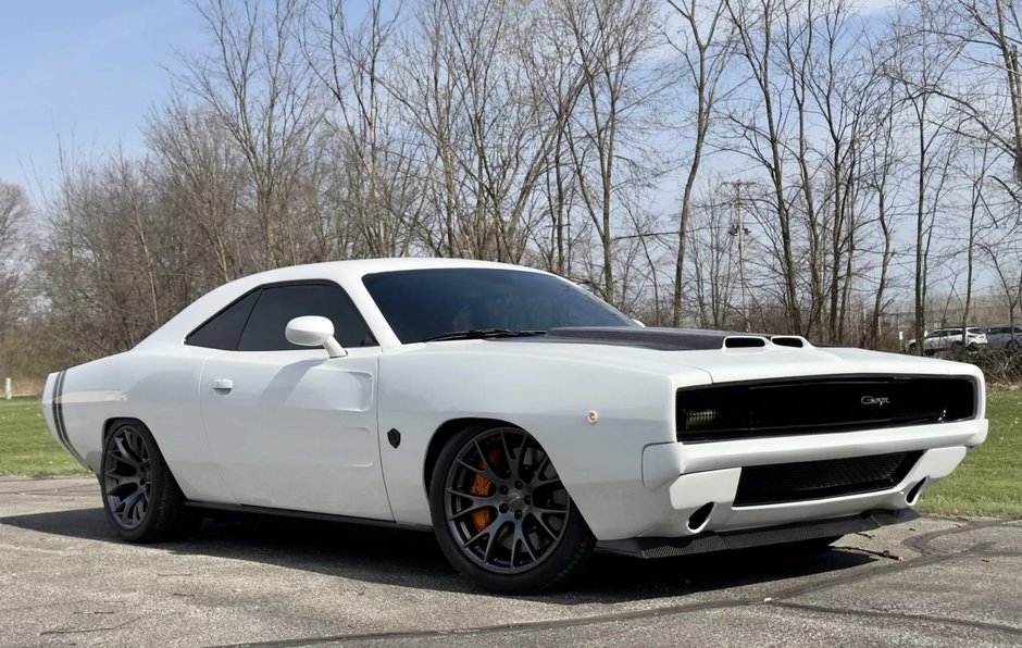 Dodge Challenger Hellcat transformat in Dodge Charger