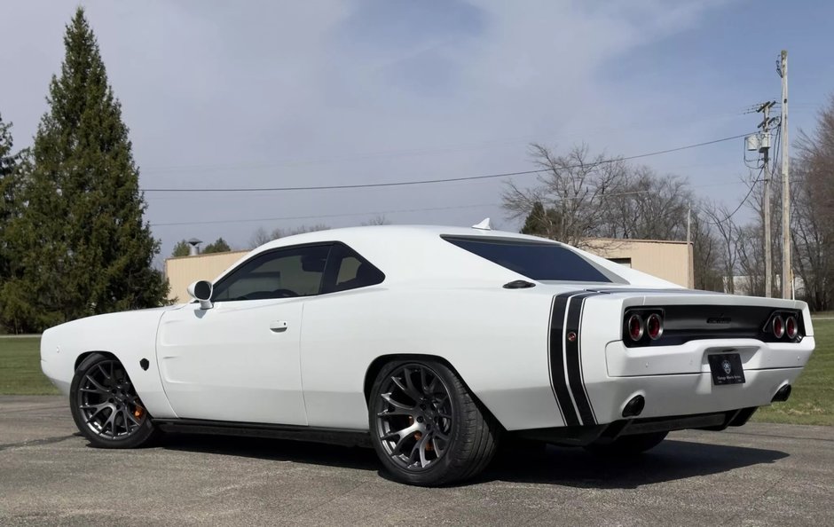 Dodge Challenger Hellcat transformat in Dodge Charger