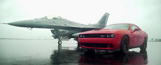 Dodge Challenger Hellcat vs F16 Fighting Falcon, pe aeroportul din Miami