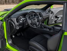 Dodge Challenger R/T Scat Pack transformat in Plymouth Barracuda