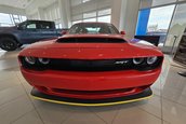 Dodge Challenger SRT Demon cu 16 kilometri la bord