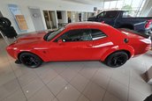 Dodge Challenger SRT Demon cu 16 kilometri la bord
