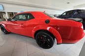 Dodge Challenger SRT Demon cu 16 kilometri la bord