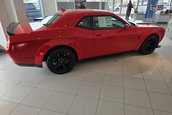 Dodge Challenger SRT Demon cu 16 kilometri la bord