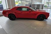 Dodge Challenger SRT Demon cu 16 kilometri la bord
