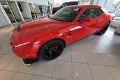 Dodge Challenger SRT Demon cu 16 kilometri la bord