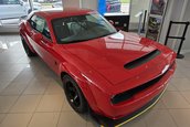 Dodge Challenger SRT Demon cu 16 kilometri la bord