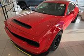 Dodge Challenger SRT Demon cu 16 kilometri la bord