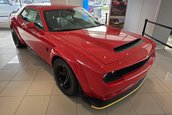 Dodge Challenger SRT Demon cu 16 kilometri la bord