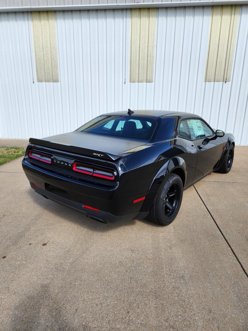 Dodge Challenger SRT Demon cu 40 de kilometri la bord