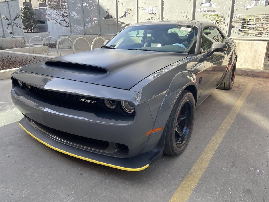 Dodge Challenger SRT Demon cu 41 de kilometri la bord