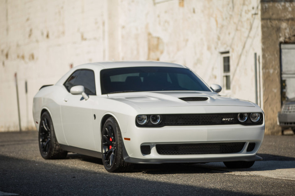 Dodge Challenger SRT Hellcat cu transmisie manuala