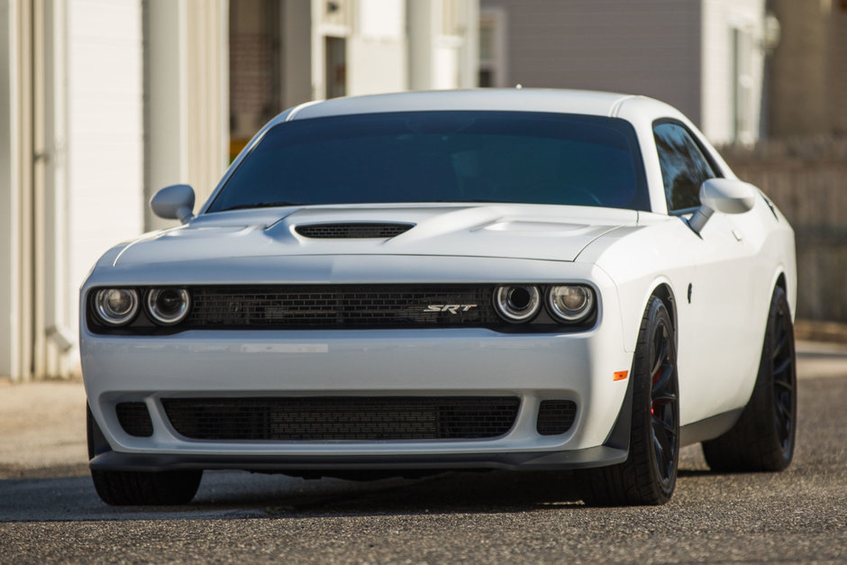 Dodge Challenger SRT Hellcat cu transmisie manuala