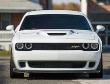 Dodge Challenger SRT Hellcat cu transmisie manuala