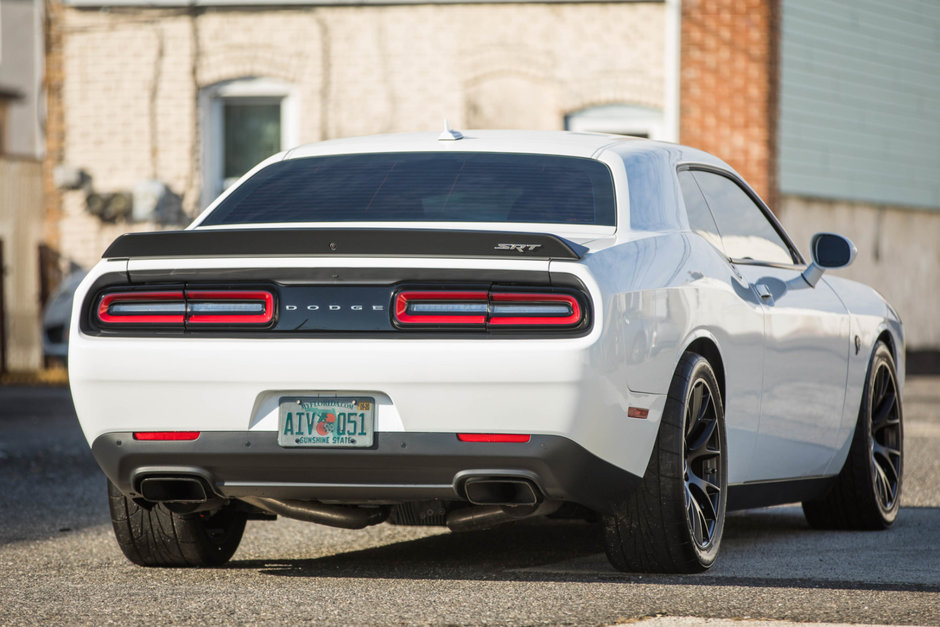 Dodge Challenger SRT Hellcat cu transmisie manuala