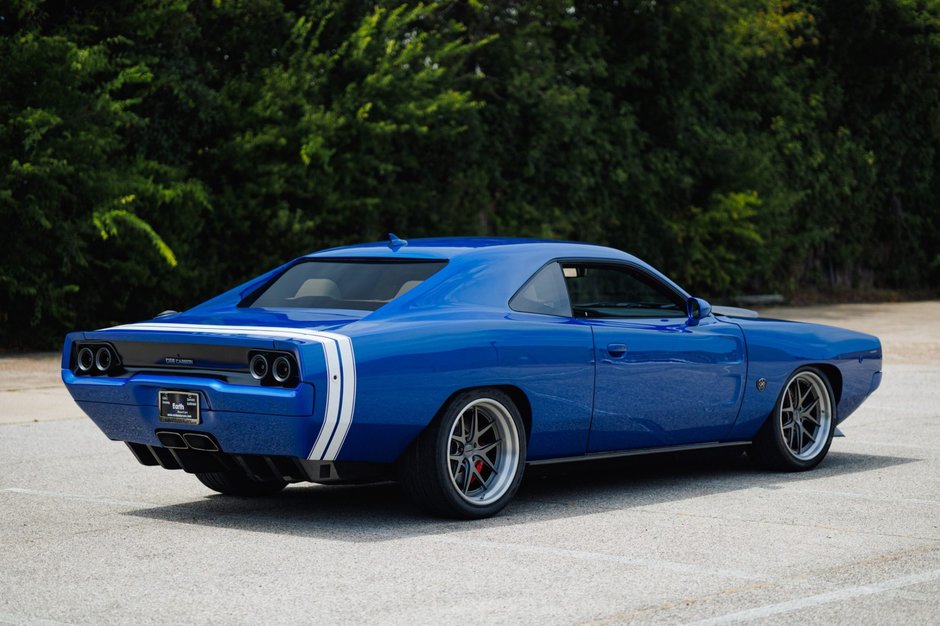 Dodge Challenger SRT Hellcat Redeye transformat in Dodge Charger