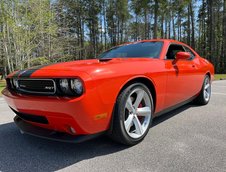 Dodge Challenger SRT8 cu 1.654 de kilometri la bord