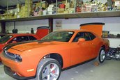 Dodge Challenger SRT8 cu 2 mile in bord