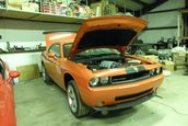 Dodge Challenger SRT8 cu 2 mile in bord