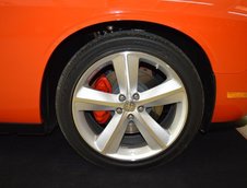 Dodge Challenger SRT8 cu 37 de kilometri la bord
