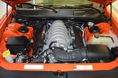 Dodge Challenger SRT8 cu 37 de kilometri la bord