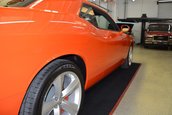 Dodge Challenger SRT8 cu 37 de kilometri la bord