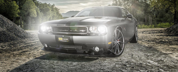 Dodge Challenger SRT8 cu 720 CP sub capota, de la O.CT Tuning