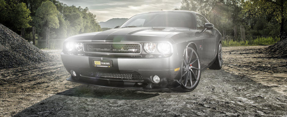 Dodge Challenger SRT8 cu 720 CP sub capota, de la O.CT Tuning