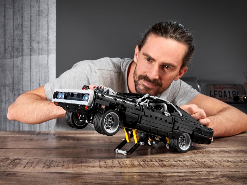 Dodge Charger din LEGO