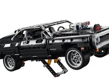 Dodge Charger din LEGO