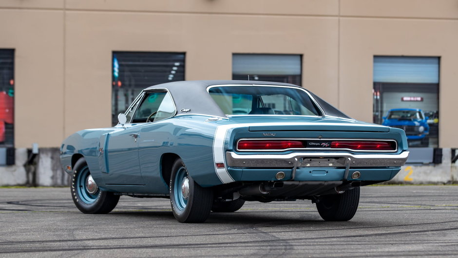 Dodge Charger Hemi R/T in B3 Light Blue Metallic