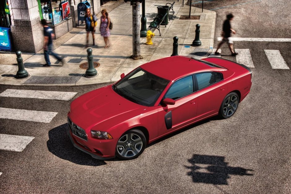 Dodge Charger Redline vine la Detroit