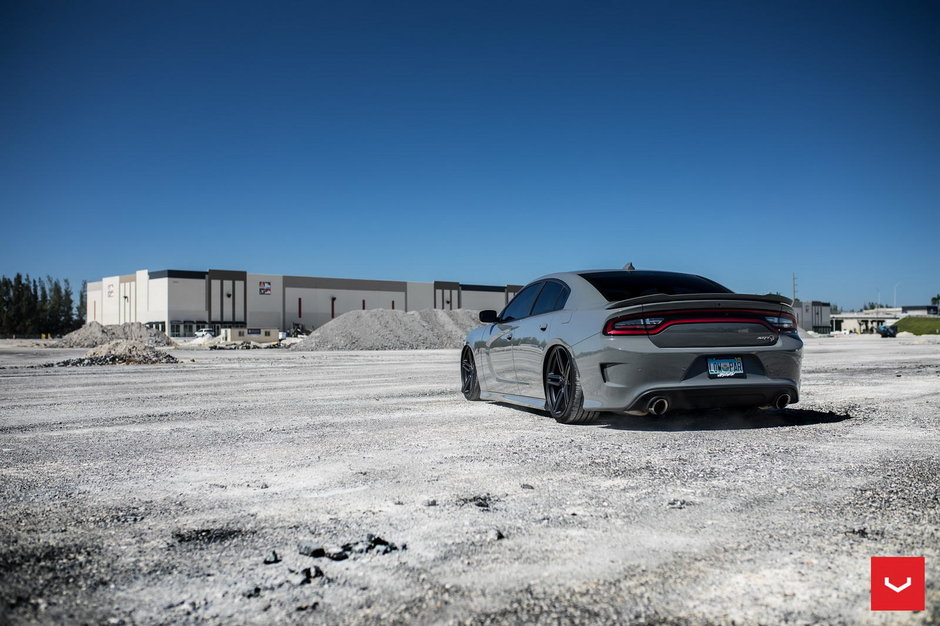 Dodge Charger SRT Hellcat cu jante Vossen