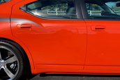 Dodge Charger SRT8 Super Bee cu 80 de kilometri la bord