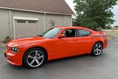Dodge Charger SRT8 Super Bee cu 80 de kilometri la bord