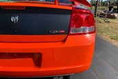 Dodge Charger SRT8 Super Bee cu 80 de kilometri la bord