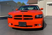 Dodge Charger SRT8 Super Bee cu 80 de kilometri la bord