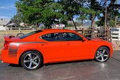 Dodge Charger SRT8 Super Bee cu 80 de kilometri la bord