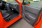 Dodge Charger SRT8 Super Bee cu 80 de kilometri la bord