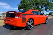 Dodge Charger SRT8 Super Bee cu 80 de kilometri la bord