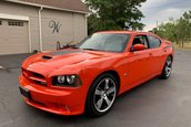 Dodge Charger SRT8 Super Bee cu 80 de kilometri la bord