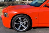 Dodge Charger SRT8 Super Bee cu 80 de kilometri la bord