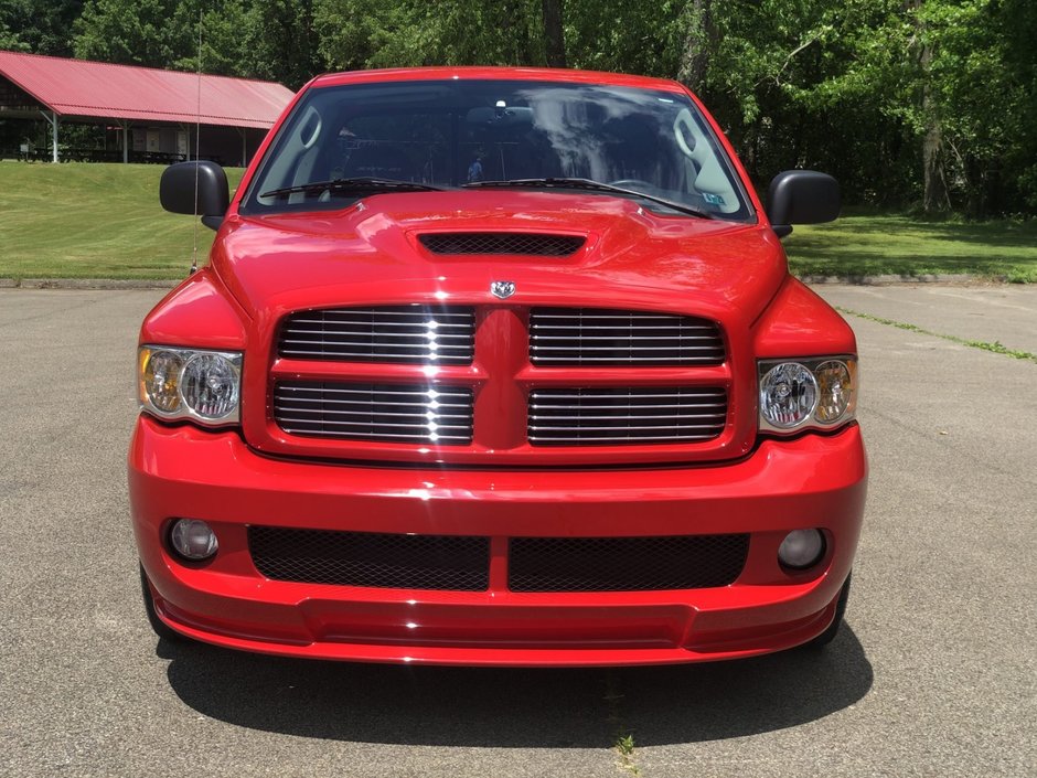 Dodge Ram SRT-10 cu 4000 de mile la bord