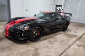 Dodge Viper ACR cu 355 de kilometri la bord