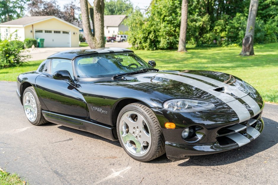 Dodge Viper cu 15.810 kilometri la bord