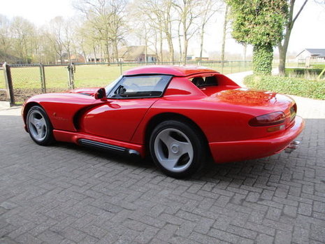 Dodge Viper cu 27.000 km la bord